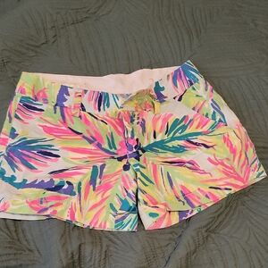Lilly Pulitzer Callahan Shorts.Floral Palm-Print Women's Shorts in Multicolor